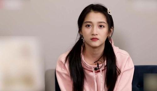 关晓彤的背景家庭背景,影视世家出身，星途璀璨的青春女神